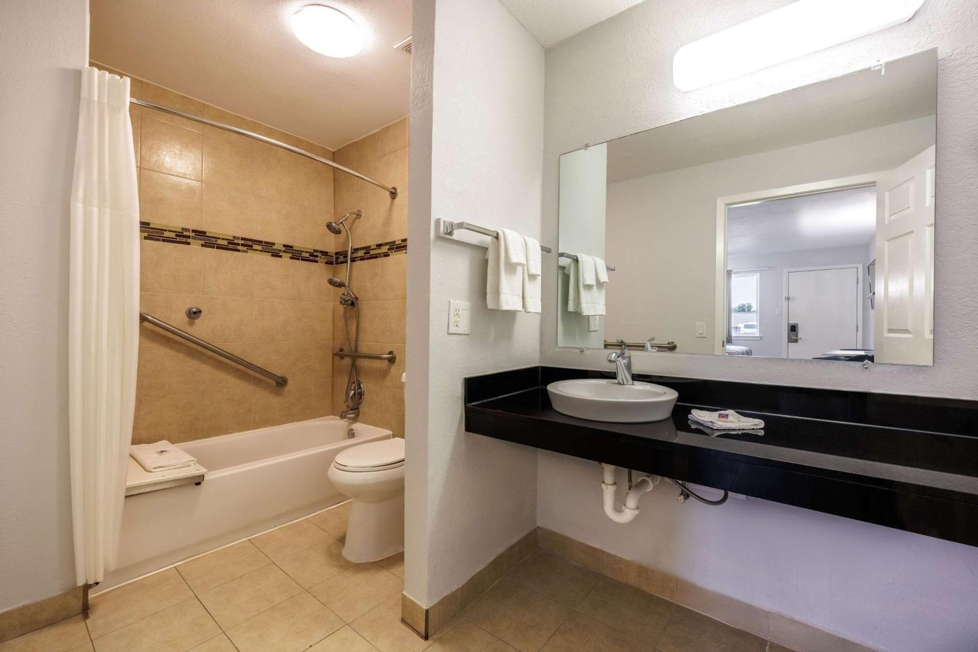 Studio 6 Fort Worth, Tx - Stockyards East Екстер'єр фото